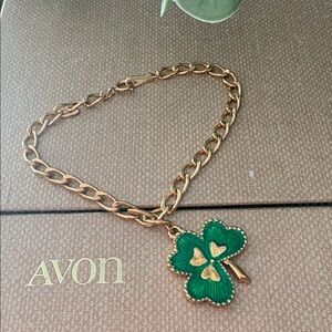 Vintage Avon Gold Plated Green Enamel Shamrock Link Bracelet 317